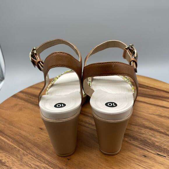 Crocs Leigh II Womens Size 10 Ankle Strap Yellow Graphic Wedge Pump Comfort - Picture 4 of 8